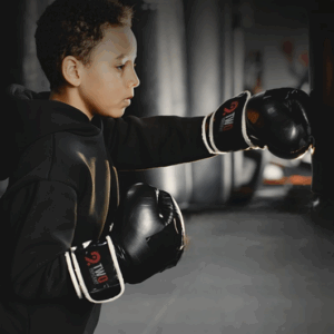 مهارات Kickboxing و MMA للأطفال